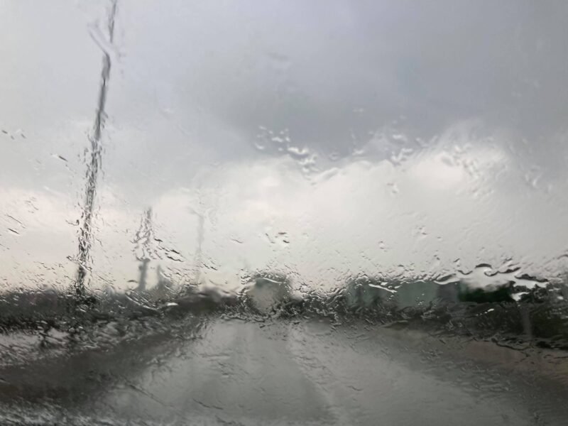 Informare meteo de ploi și vânt pentru mai multe regiuni din țară / Cum va fi vremea la Constanța