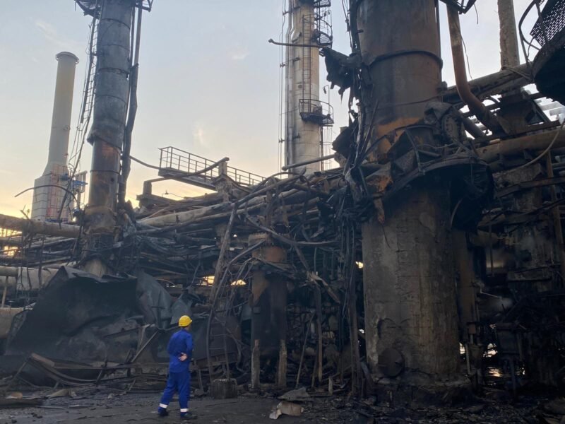 FOTOGALERIE. Rafinăria Petromidia în imagini, după explozia și incendiul de vineri