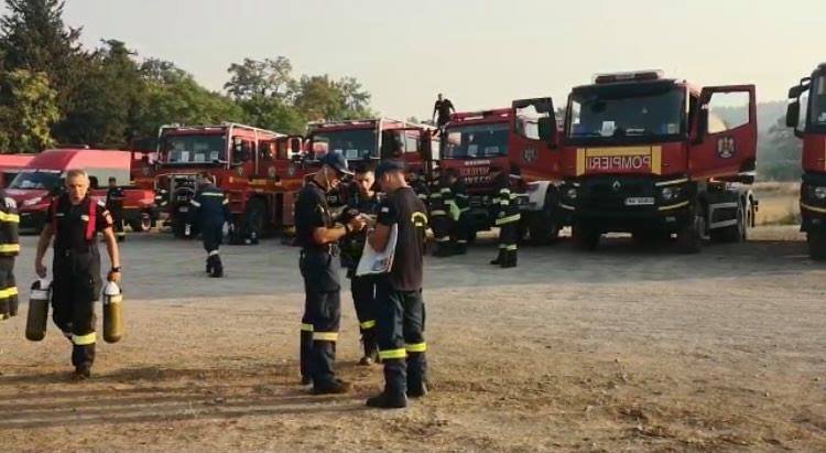 Incendii: Pompierii români au început prima misiune de salvare în Grecia, în zona Spathari din insula Evia