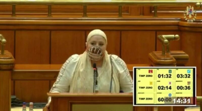 Diana Șoșoacă a oferit imaginea zilei în Parlament: și-a pus botnița în plen