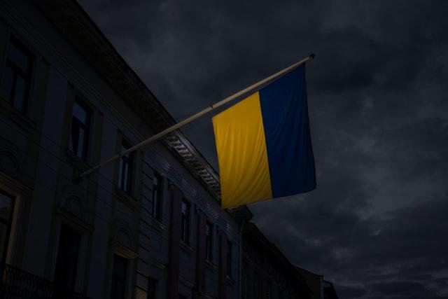 Locuitorii unui oraș din Ucraina au cântat imnul național în fața trupelor ruse