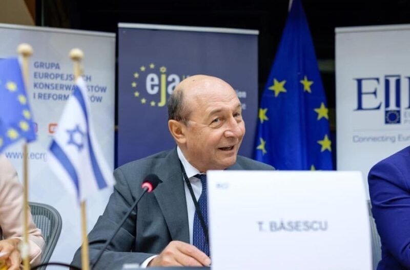Surse: Traian Băsescu a fost internat la Paris cu probleme cardiace