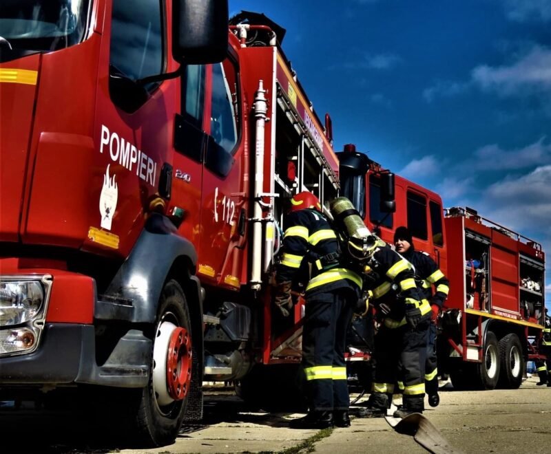 Un incendiu a izbucnit la un apartament din Tomis Nord. Aproximativ 20 de persoane s-au autoevacuat, iar una singură a avut nevoie de îngrijiri medicale