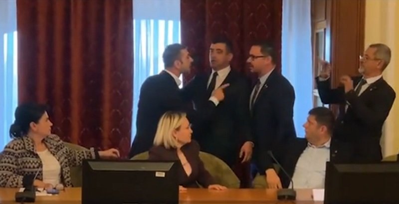 VIDEO. Scandal în Parlamentul României. Aleșii aproape s-au bătut.