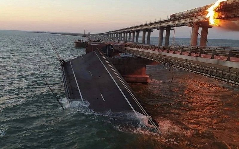 Ucrainenii își asumă răspunderea pentru distrugerea podului Kerci