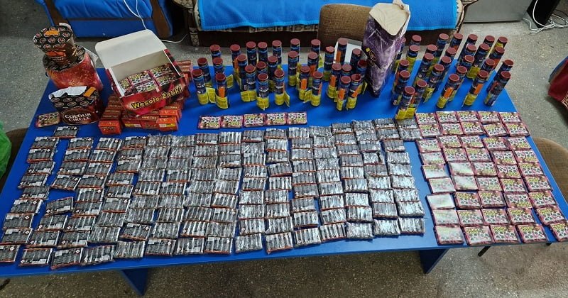 Jandarmii au descoperit peste 12.000 de articole pirotehnice comercializate ilegal