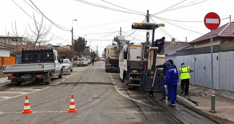 Se decopertează carosabilul pe un tronson al străzii Andrei Mureșanu din cartierul Coiciu
