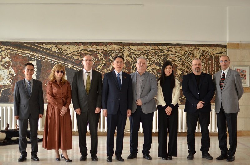 Întâlnire cu Ambasadorul Republicii Populare Chineze în România, E.S. Han Chunlin, la Universitatea Ovidius din Constanța