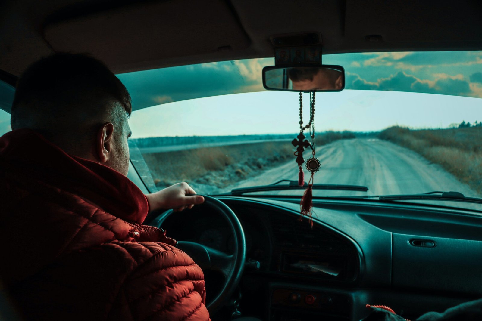 Cetățean român depistat de polițiștii de frontieră conducând un autoturism în localitatea Șipotele, având permisul suspendat