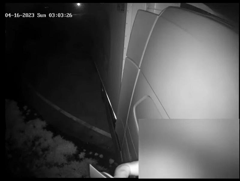 (VIDEO) Un șofer de tir a furat o cameră de supraveghere de pe DN7 / Ce au declarat reprezentanţii DRDP Timişoara