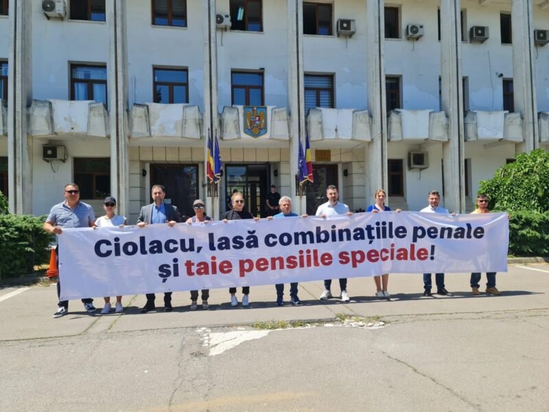 USR Constanța a protestat în fața Prefecturii împotriva numirii lui Marcel Ciolacu ca premier