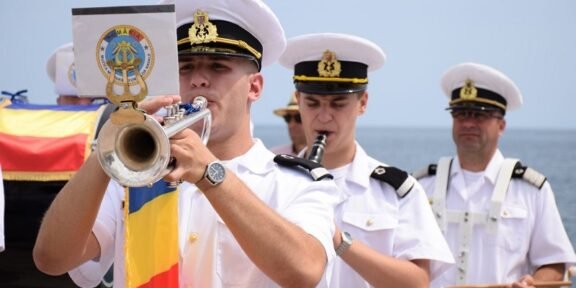 fortele navale muzica