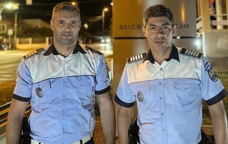 „Felicitări, Nicu! Felicitări, Cosmin”. Polițiștii care au oprit cu focuri de armă un șofer care a furat o mașină, felicitați de Ministerul Afacerilor Interne