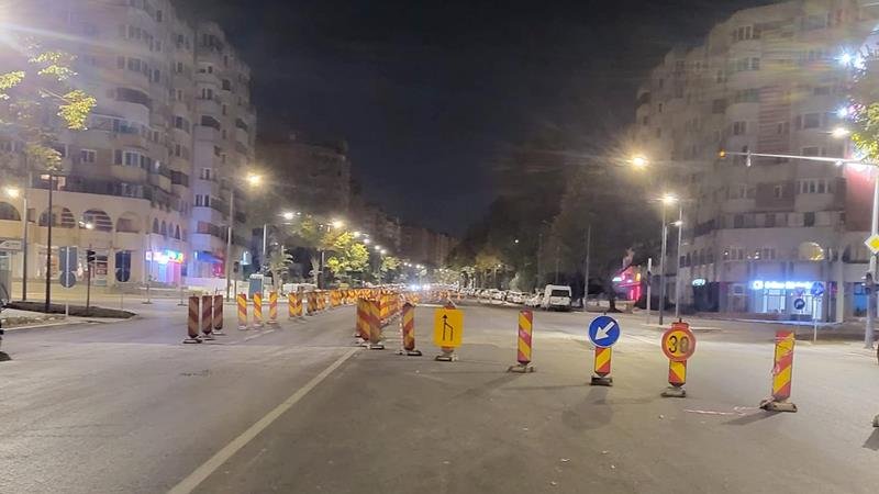 Asfaltarea bulevardului Alexandru Lăpușneanu continuă astăzi în intersecția Trocadero: traficul este restricționat