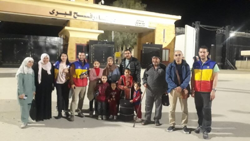 MAE: 12 cetățeni români și membri de familie evacuați din Fâșia Gaza au ajuns în țară