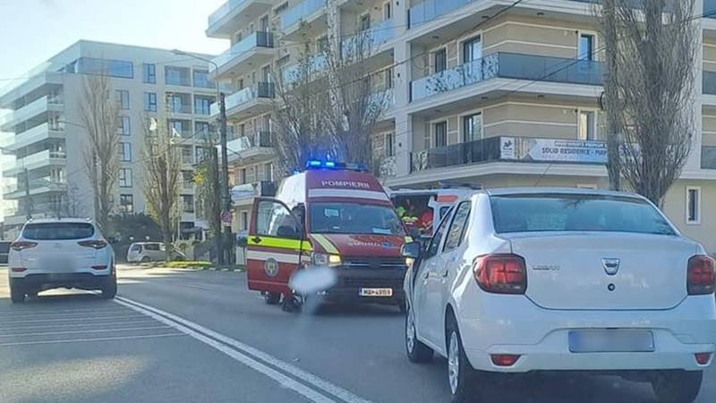 Pieton în stare gravă după ce a fost lovit de o mașină, în Mamaia