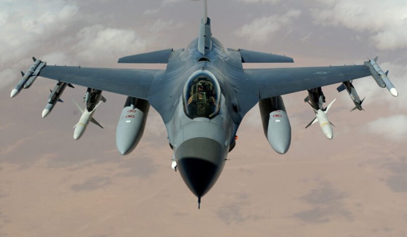 MApN, despre faptul că un avion F-16C ar fi decolat de la o bază din Constanța şi ar fi bombardat forțe ruseşti: O știre falsă
