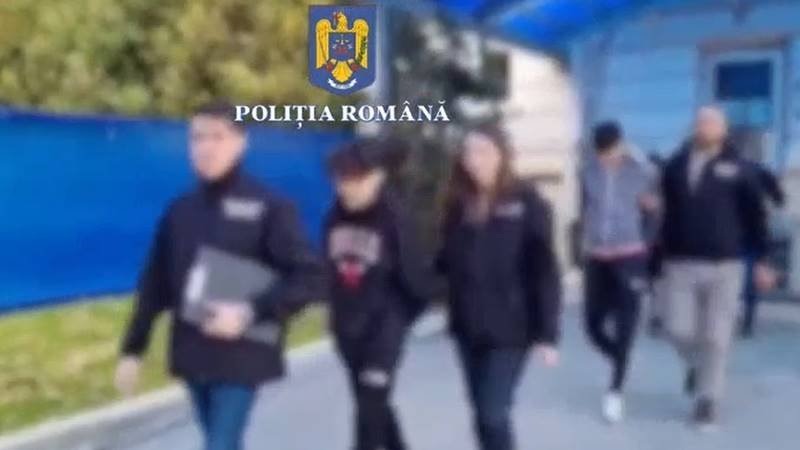 (VIDEO) CONSTANȚA. Un tânăr de 21 de ani și doi minori au fost reținuți după ce au tâlhărit o femeie în plină stradă