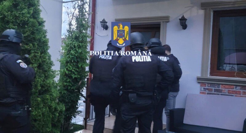 Șase percheziții ale polițiștilor constănțeni, în București: un bărbat a folosit contul bancar al unei societăți comerciale pentru a înșela un furnizor de servicii – prejudiciul ajunge la 300.000 de euro