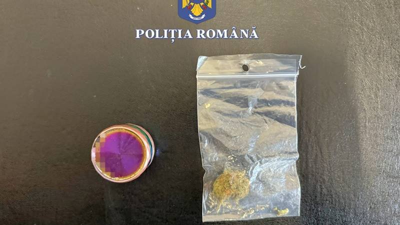 Scandal între doi bărbați, în Constanța. Polițiștii au găsit droguri asupra unuia dintre ei