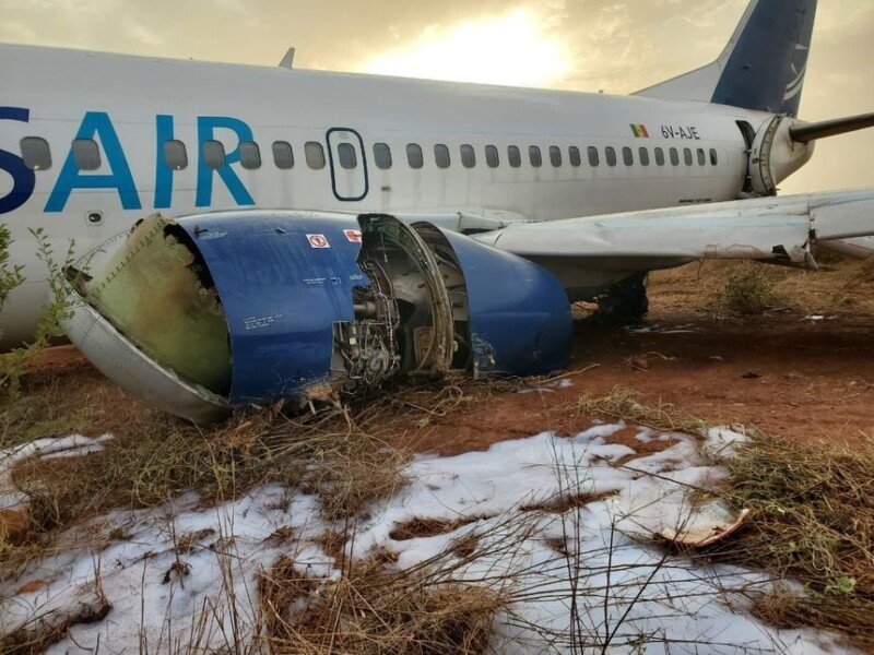 Un nou incident pentru Boeing: 11 răniţi după ce un avion a ieşit de pe pistă la Dakar