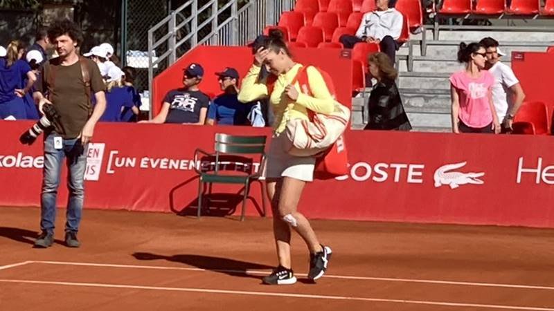Simona Halep s-a retras de la Trophee Clarins în setul 2 al meciului cu McCartney Kessler