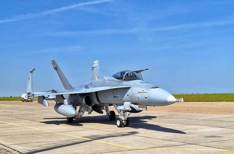 Aeronave F-18 Hornet finlandeze au aterizat la baza de la Mihail Kogălniceanu. Vor executa misiuni de Poliţie Aeriană Întărită