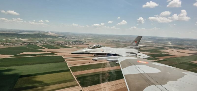 Trei avioane F-16 cumpărate de România de la Regatul Norvegiei au aterizat la Câmpia Turzii