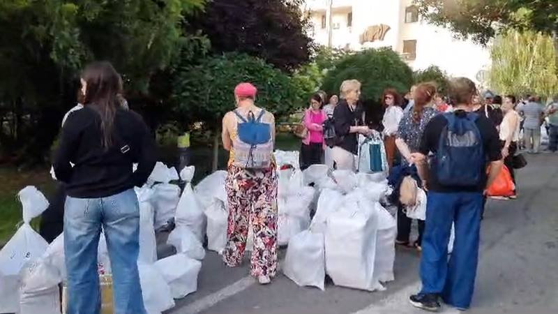 (VIDEO) CONSTANȚA. Cozi uriașe la predarea sacilor cu buletine de vot