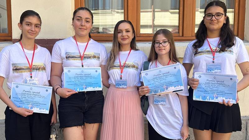 Constanța are cu ce se mândri! Patru eleve din județ au obținut premiul special la Concursul Național „Universul cunoașterii prin lectură”