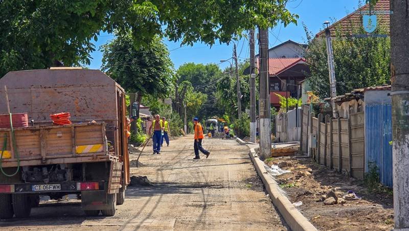 Primăria Constanța: Se reabilitează infrastructura rutieră pe mai multe străzi din cartierul Palas