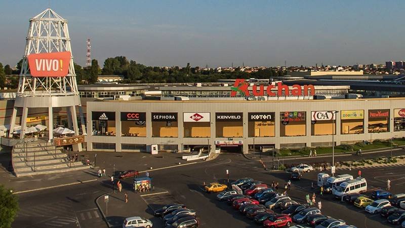 Un bărbat ar fi amenințat că își dă foc, în parcarea unui mall din Constanța: a fost transportat la Spitalul de la Palazu Mare