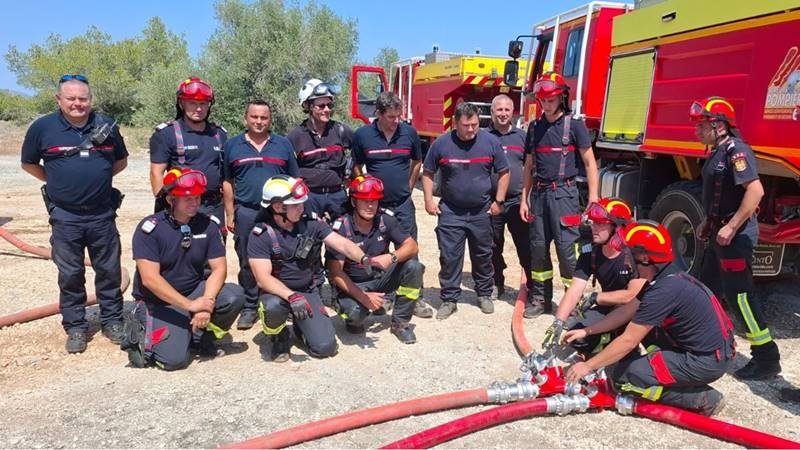 Pompierii români specializați în stingerea incendiilor de pădure continuă activitățile în Franța