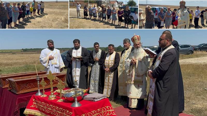 (FOTO) ÎPS Teodosie s-a rugat pentru ploaie pe un câmp din apropierea localității Poiana, alături de preoți și credincioși