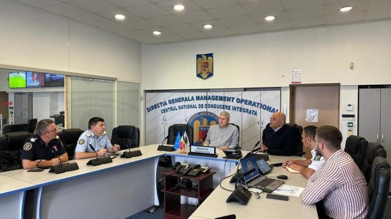 Măsuri preventive pentru posibile inundaţii în ţară. S-a dispus evacuarea persoanelor din zeci de localităţi, lucrări de consolidare a digurilor cu saci de nisip