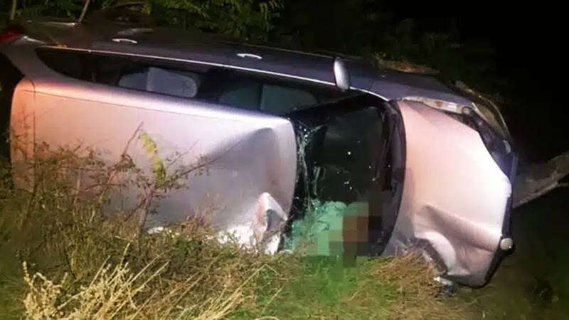 Accident în județul Tulcea. O femeie s-a răsturnat cu mașina în șanț: trei persoane au ajuns la spital