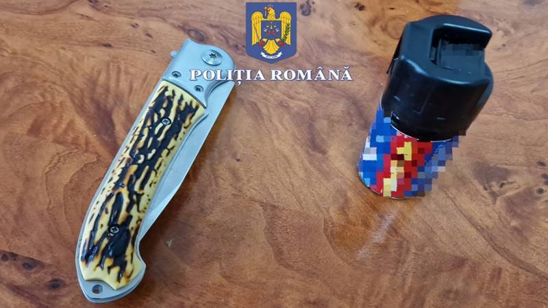 CONSTANȚA. Tânăr prins cu droguri, un cuțit și un spray lacrimogen, într-o sală de jocuri de noroc: oamenii legii spun că avea un comportament nefiresc