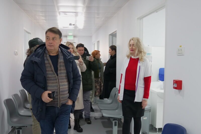 S-a inaugurat secția de oncologie a Spitalului de Pneumofiziologie Palazu – pacienţii vor beneficia de cea mai modernă aparatură. Florin Mitroi: “Trebuie să terminăm cu cel mai bun medic este trenul spre București”