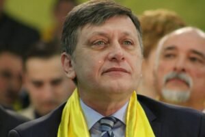 Crin Antonescu anunță că își suspendă candidatura la alegerile prezidențiale și acuză PSD, PNL și UDMR că l-au lăsat singur