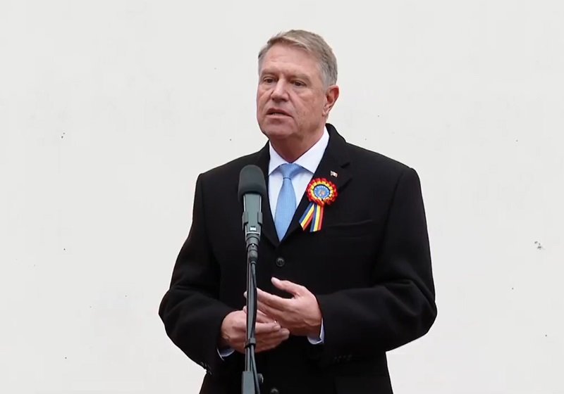 Iohannis: Holocaustul a însemnat apogeul urii și al antisemitismului. Să nu lăsăm ca această moștenire, plătită cu cel mai scump preț, să fie compromisă de cei care încearcă să își ascundă ura și intoleranța în promisiuni iluzorii