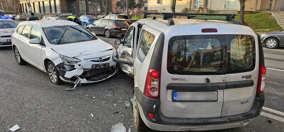 Accident în zona City Park Mall: patru persoane au ajuns la spital