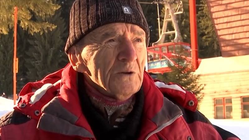 Instructorul care inspiră generații. Gheorghe Eftimie are 96 de ani și încă învață oamenii să schieze