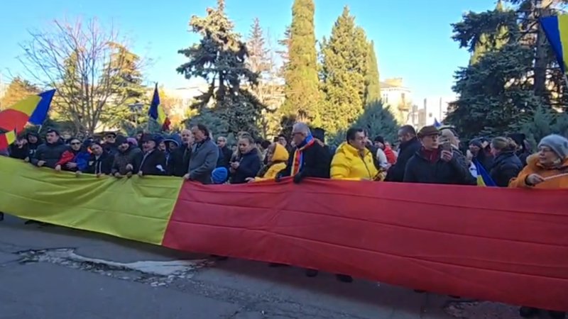 Protest în fața Prefecturii Constanța împotriva anulării alegerilor prezidențiale