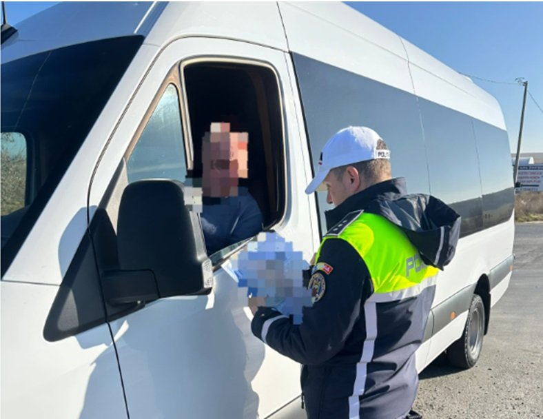 Acțiune de verificare a legalității transporturilor rutiere de persoane. Poliţiştii constănţeni au dat amenzi în valoare de 6.000 de lei