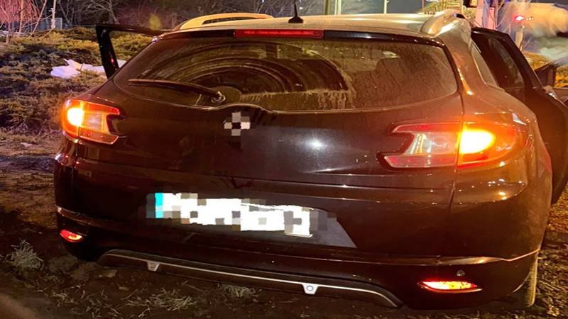 A fost reținut șoferul beat și fără permis care a fugit de polițiști în stațiunea Mamaia și a intrat cu mașina într-un stâlp