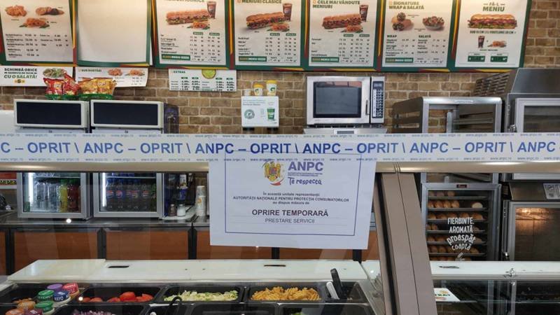 ANPC continuă controalele în mall-urile din capitală: comisarii au închis mai multe restaurante fast food din Sun Plaza și hipermarketul Carrefour