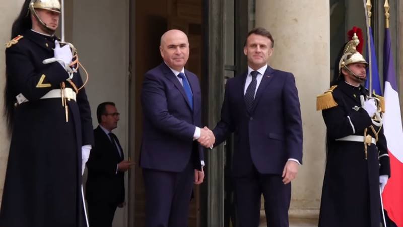 (VIDEO) Ilie Bolojan, primit la Palatul Elysee de Emmanuel Macron