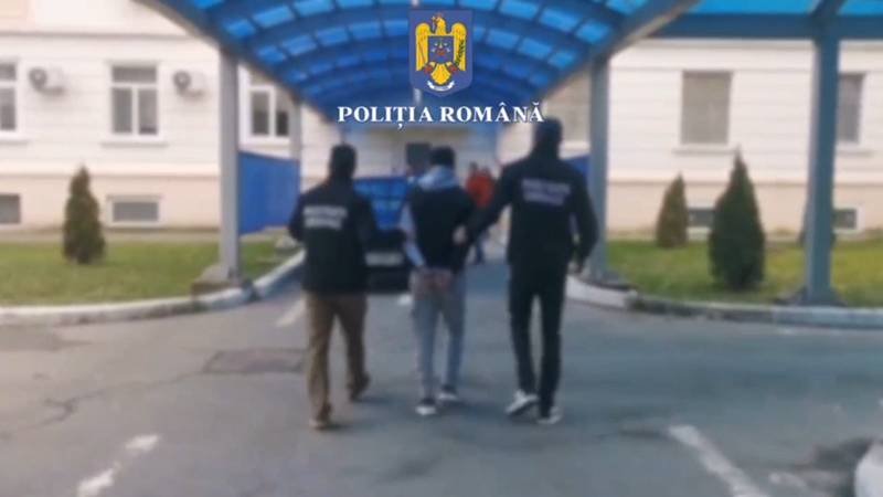 (VIDEO) CONSTANȚA. Bărbat reținut după ce ar fi agresat fizic o femeie într-un cimitir și i-a furat portofelul, telefonul mobil și bijuteriile