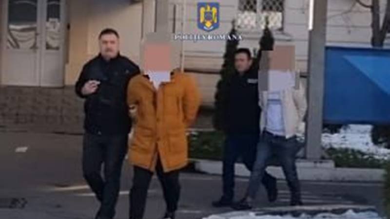 (FOTO/VIDEO) CONSTANȚA. Trei bărbați și o femeie au fost reținuți după ce au dat 20 de spargeri și au furat bani, bijuterii și alte bunuri – prejudiciul ajunge la 500.000 de lei