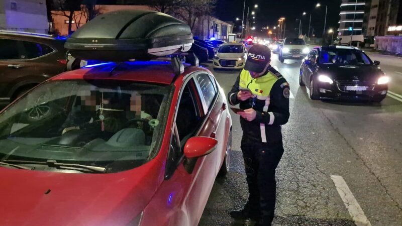 Razie a poliţiştilor în Constanţa. Au fost aplicate zeci de amenzi – dosar penal pentru o femeie care a plecat de acasă deşi era arestată la domiciliu